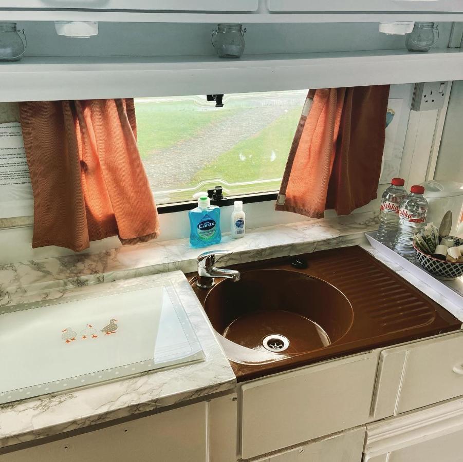 Cosy Caravan At Carrigeen Glamping Hotell Kilkenny Exteriör bild